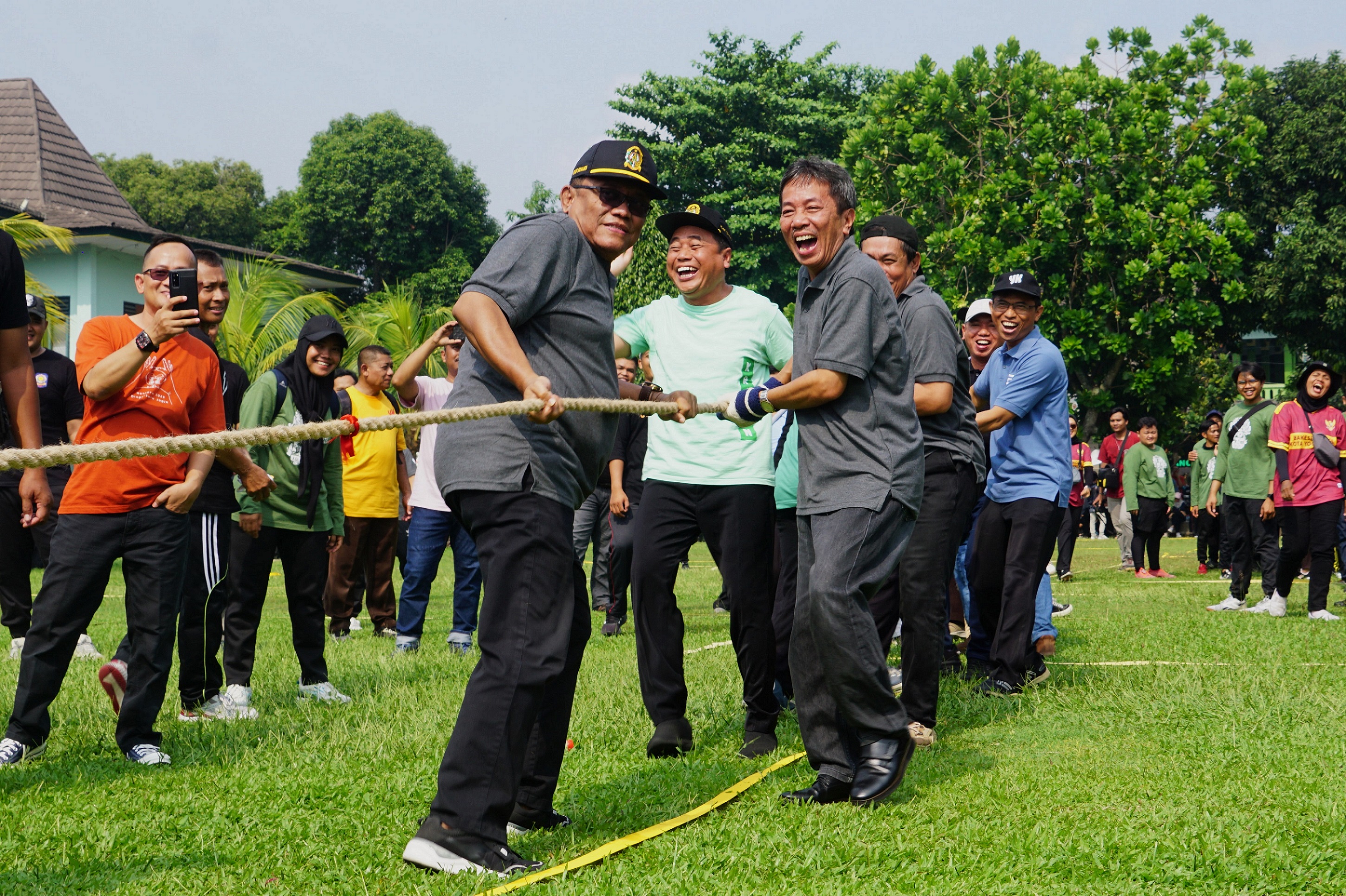 Peringati HUT ke-53 KORPRI dengan Ragam Olahraga Tradisional 